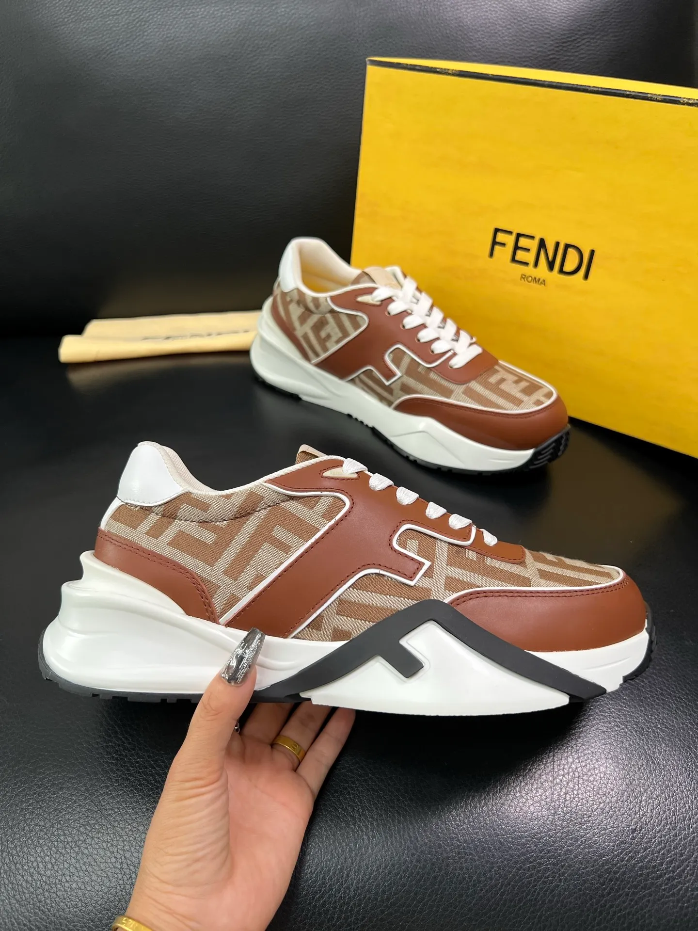 Men's shoes 💰840 FENDI top purchasing Fendi counters are equipped with the original factory, original fabrics imported from Italy, breathable and comfortable cowhide lining, soles: original soles specially provided by the original factory are super comfortable, original factory orders 🔍high quality, you can enter and exit the counter at will, welcome to compare, code number 39-44 (customized 38-45) 85856